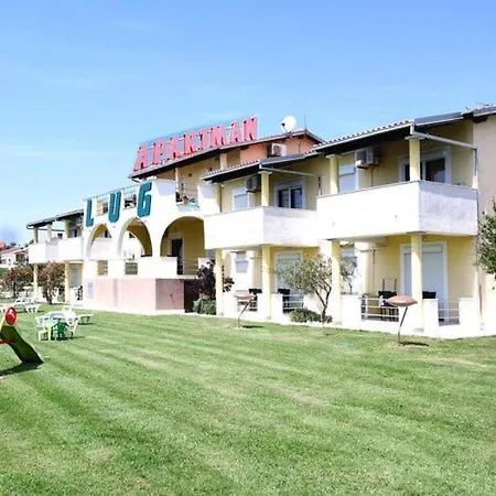 Lug 2, New And Comfortable With Pool Holiday home
