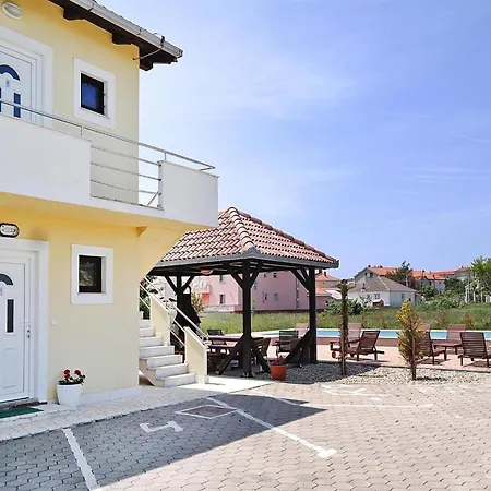 Casa de Férias In Near Sandy Beaches Privlaka (Zadar)